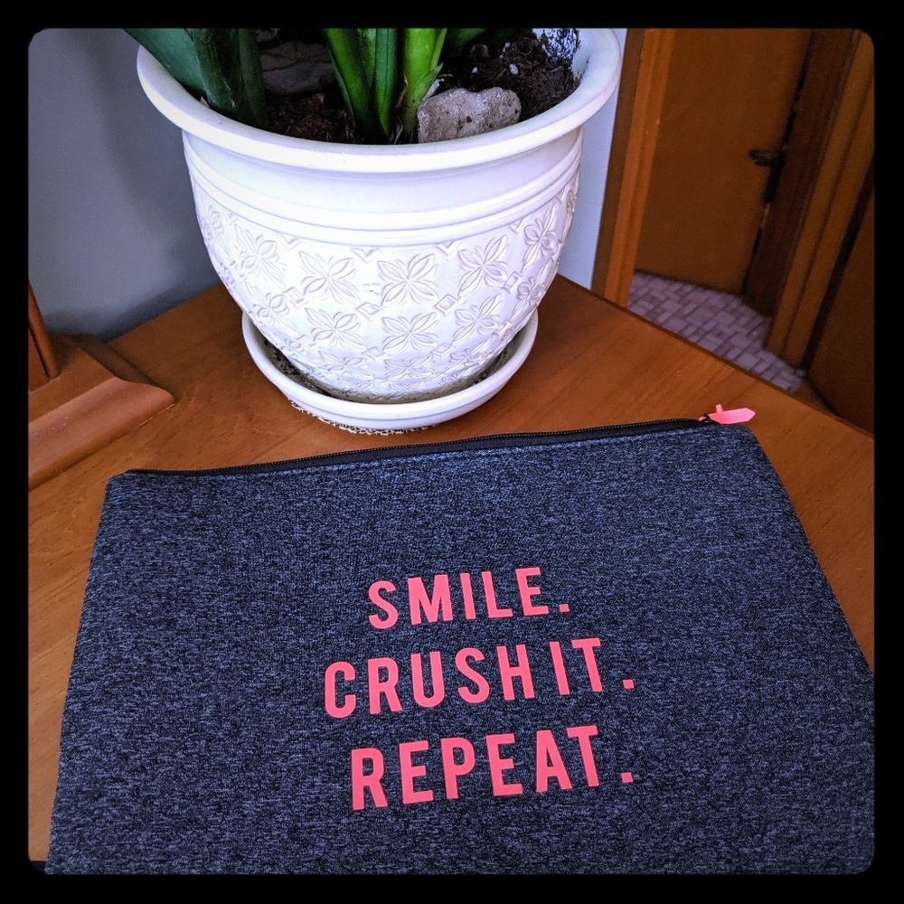 Stella & Dot Crush It Pouch